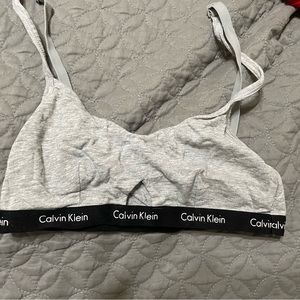 Calvin Klein listed as small could fit xs
